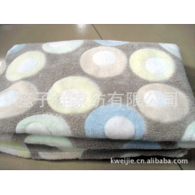 孔伟杰-现货供应各种规格精品水貂绒288F珊瑚绒毛毯及布匹面料批发夏凉被