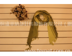 圍巾壓皺 點(diǎn)擊查看大圖