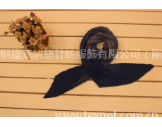 圍巾壓皺 點(diǎn)擊查看大圖