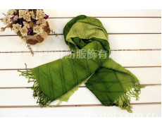圍巾壓皺 點擊查看大圖