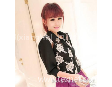 女款時(shí)裝 點(diǎn)擊查看大圖