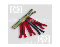 樹脂特殊牙拉鏈 點(diǎn)擊查看大圖